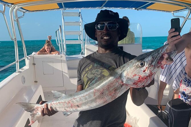 8HR Catch and Grill in Turks and Caicos Islands - Visiting La Famille Express Shipwreck