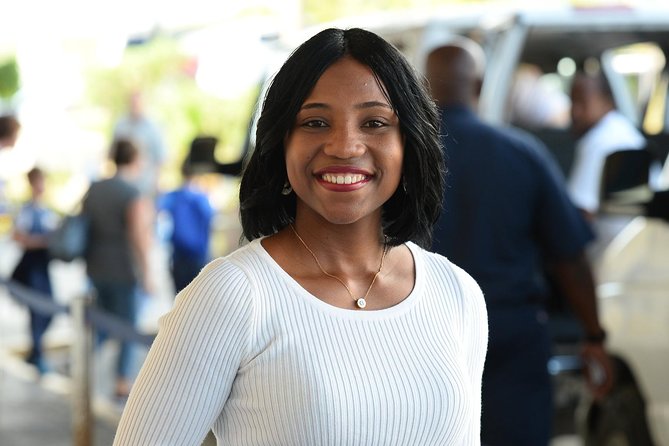 Airport Fast Track Arrival Service - SkyPass Caribbean - Meeting the SkyPass agent at PLS
