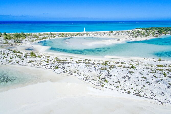 Half Moon Bay Jet Ski Tour & Snorkeling the La Famille Shipwreck - Half Moon Bay between Little Water Cay and Water Cay