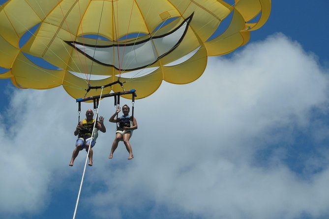 Parasailing Grand Turk - Harnessing up and launching from the flight deck