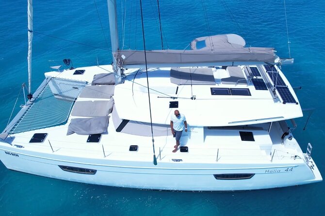 Private Afternoon Tour Catamaran 44 Big Ben - Pine Cay begins with space and simple pleasures