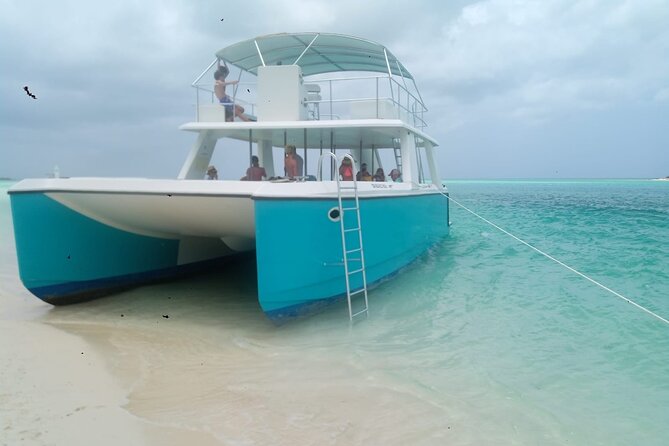 Private Boat Tour with Snorkeling and Beach BBQ - Snorkeling in clear, shallow water