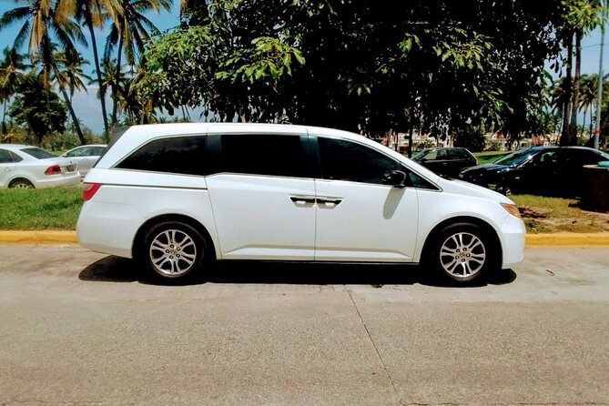 Providenciales to Caicos Providenciales Airport (PLS) - Transfer - Clean vehicles, luggage help, and equipment