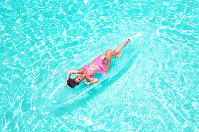 Singles Lite Clear Kayak Photoshoot Grand Turk Island - Staff support and communication